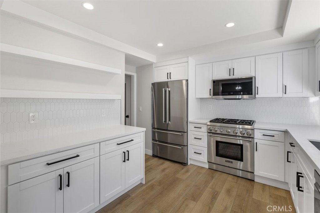 5408 Las Virgenes Rd, Calabasas, CA 91302