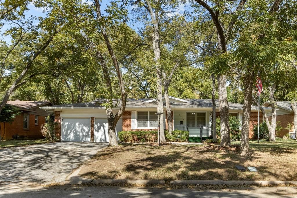 1517 Camellia Dr, Arlington, TX 76013