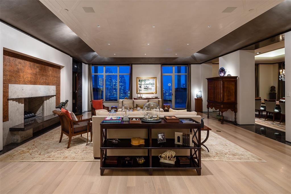 2555 N Pearl St #2200, Dallas, TX 75201