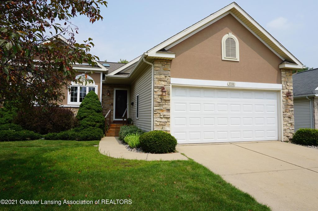 7220 Glen Terra Dr #58, Lansing, MI 48917