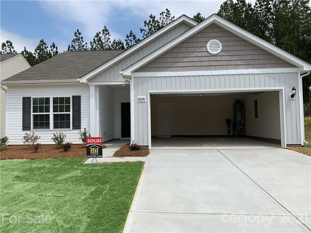 8628 Ballard Hills Ct, Charlotte, NC 28215