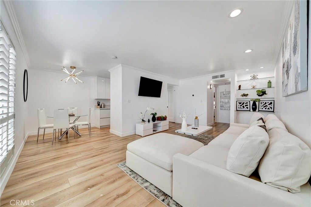 970 Palm Ave #115, West Hollywood, CA 90069