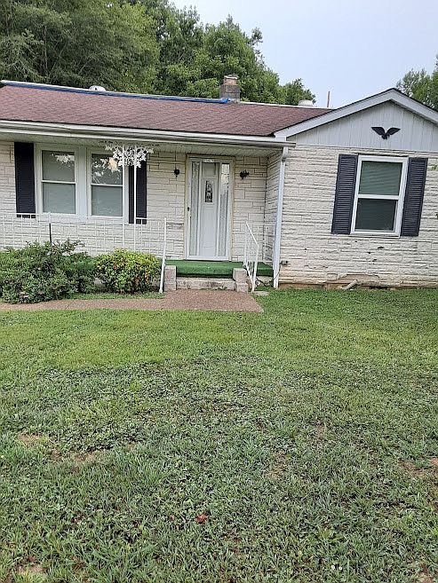 618 Masonic Dr, Beechmont, KY 42323