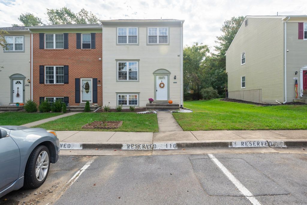 1048 Copperstone Ct, Rockville, MD 20852