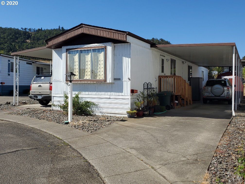 411 Shadow Ranch Ln, Roseburg, OR 2 Bed, 2 Bath Mobile / Manufactured