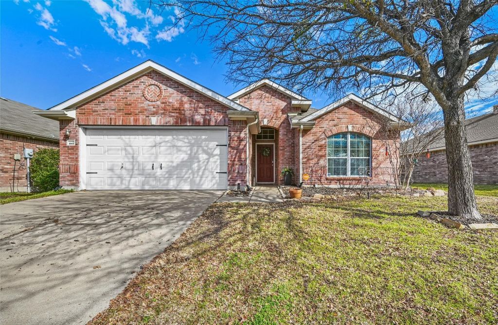 1011 Fredonia Dr, Forney, TX 75126
