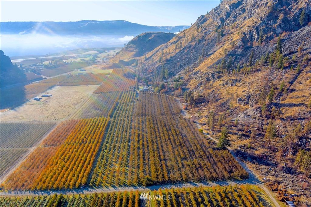 630 Hammer Ln, Chelan, WA 98816