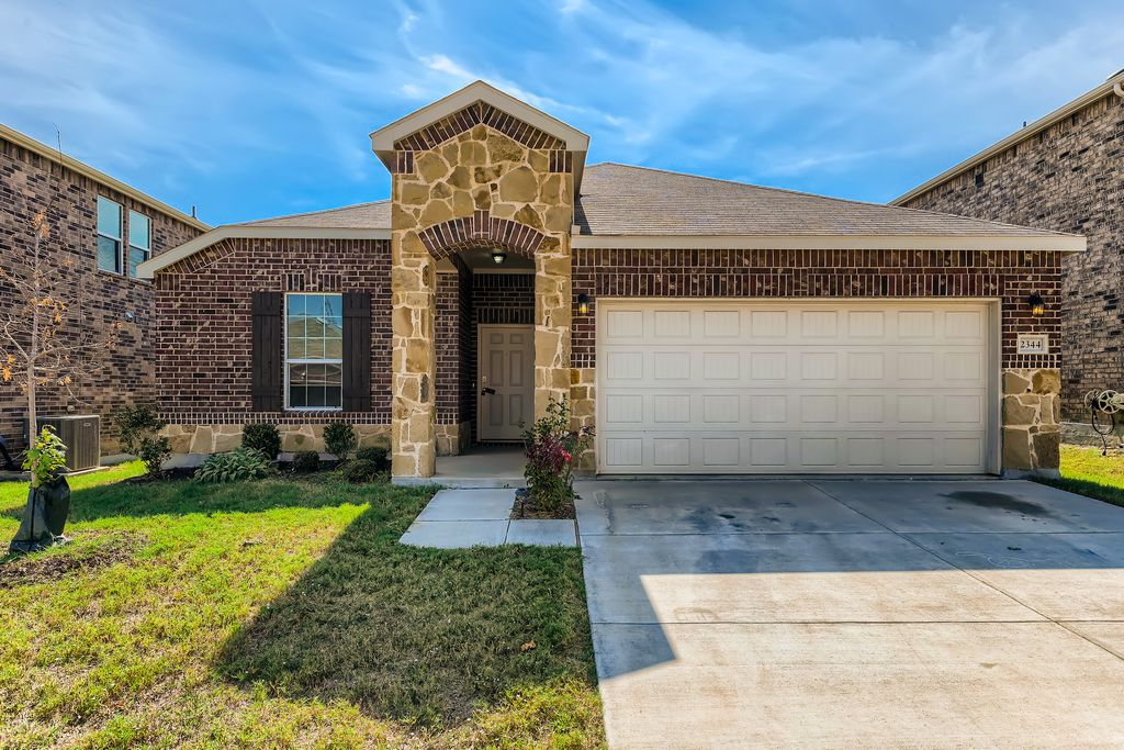 2344 Bernese Ln, Fort Worth, TX 76131