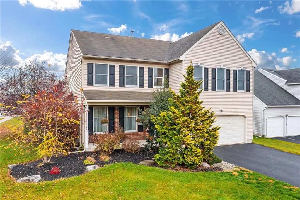 53 Country Side Ct, Easton, PA 18045