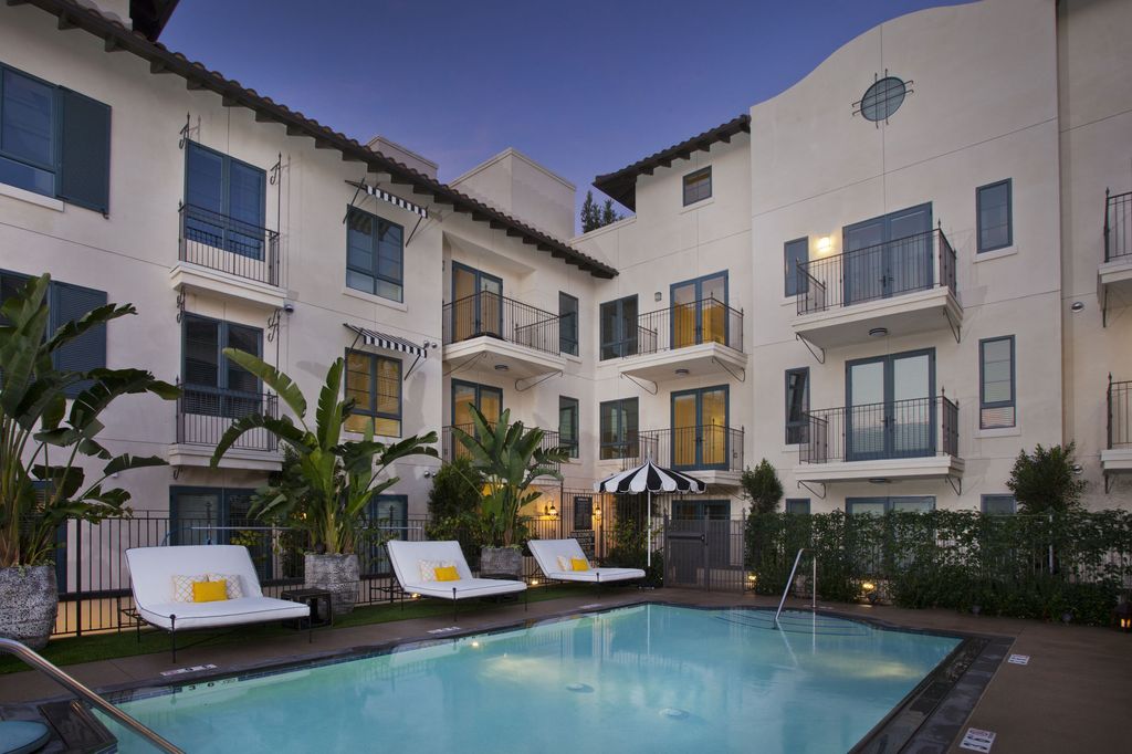 738 Wilcox Ave, Los Angeles, CA 90038
