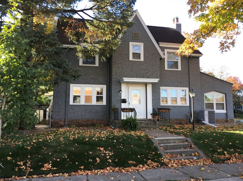 324 W 8th St, Cedar Falls, IA 5 Bed, 2 Bath SingleFamily Home 25