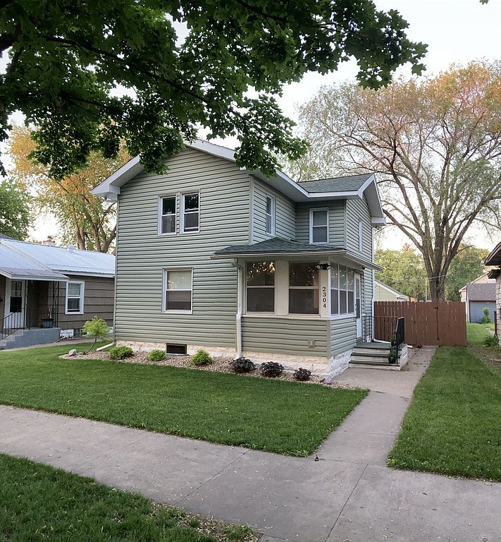 2304 Wood St, La Crosse, WI 54603