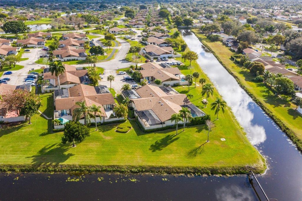 9986 Boca Gardens Trl A, Boca Raton, FL 3 Bed, 2 Bath Townhouse 35