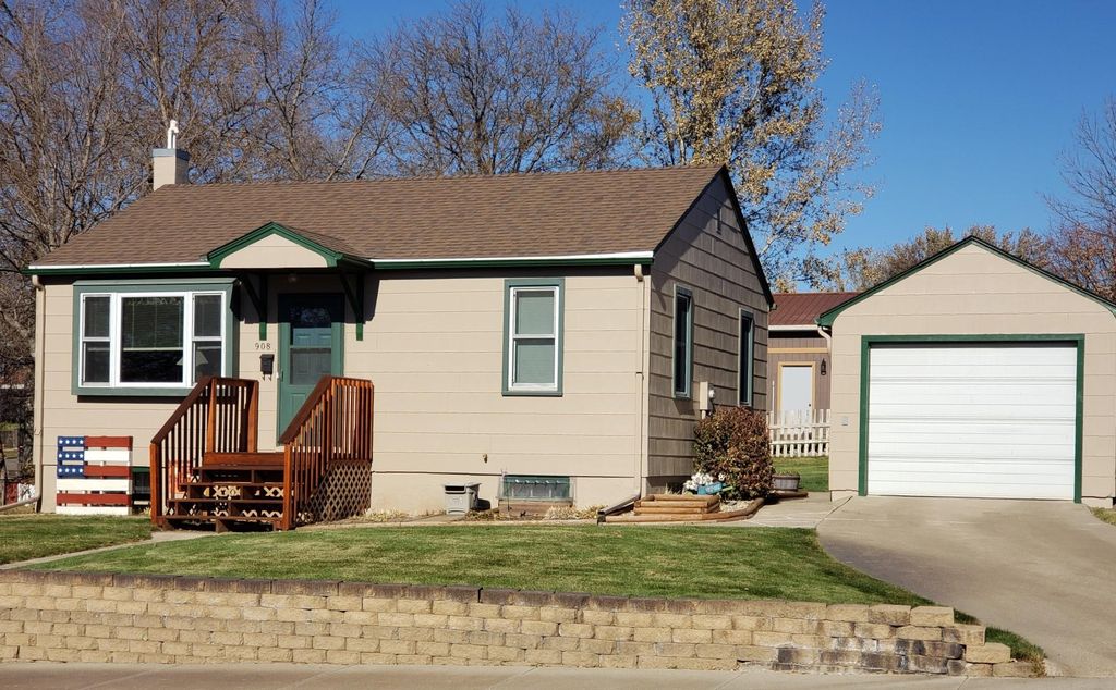 908 E Erskine St, Pierre, SD 57501 Trulia