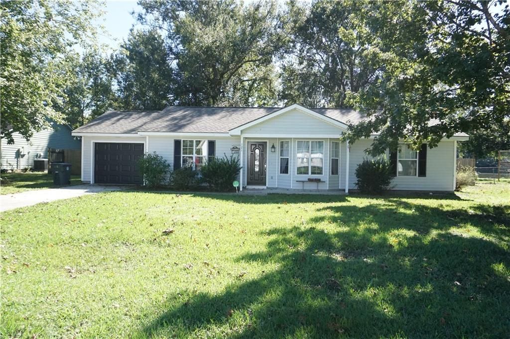 121 Summerfield Dr, Kingsland, GA 31548