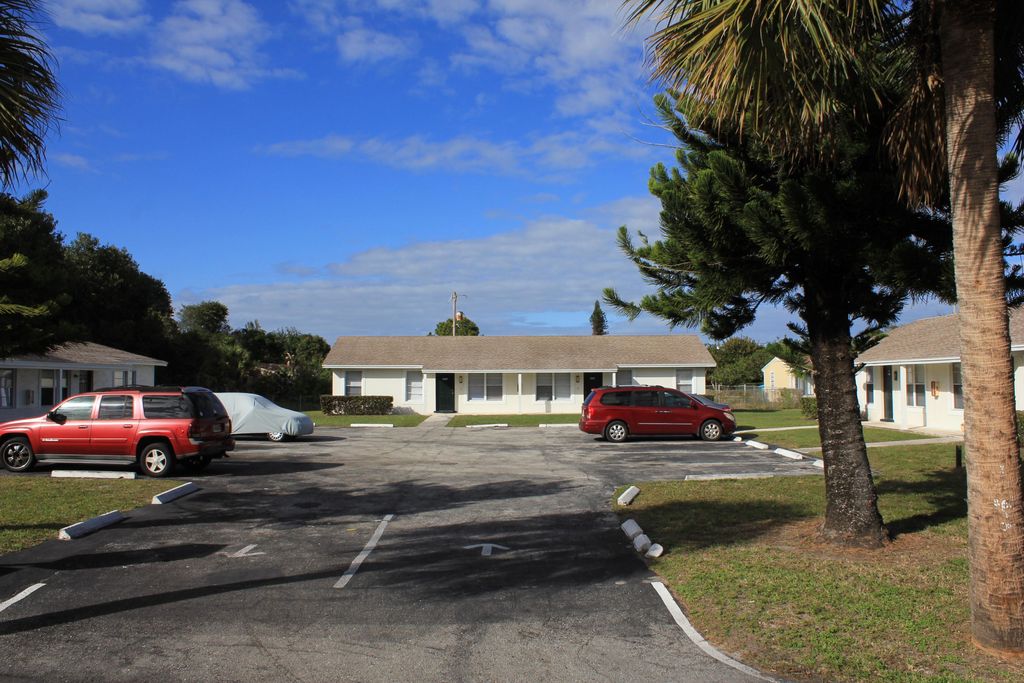 4713 Marguerita St, West Palm Beach, FL 33417