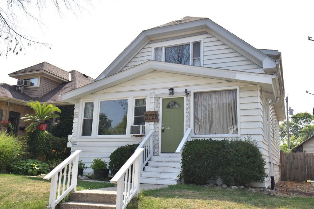 2173 S 69th St, West Allis, WI 53219