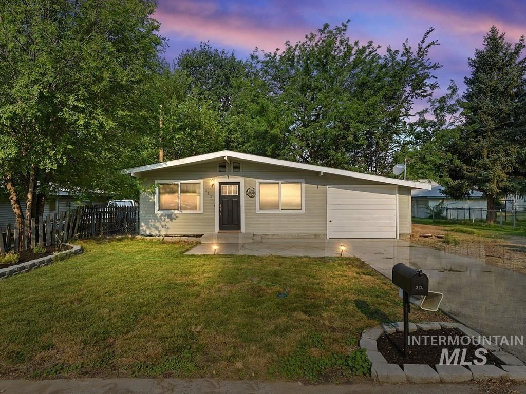 312 S  11th St, Payette, ID 83661