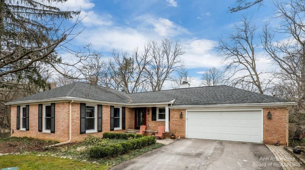 2834 Newport Rd, Ann Arbor, MI 48103