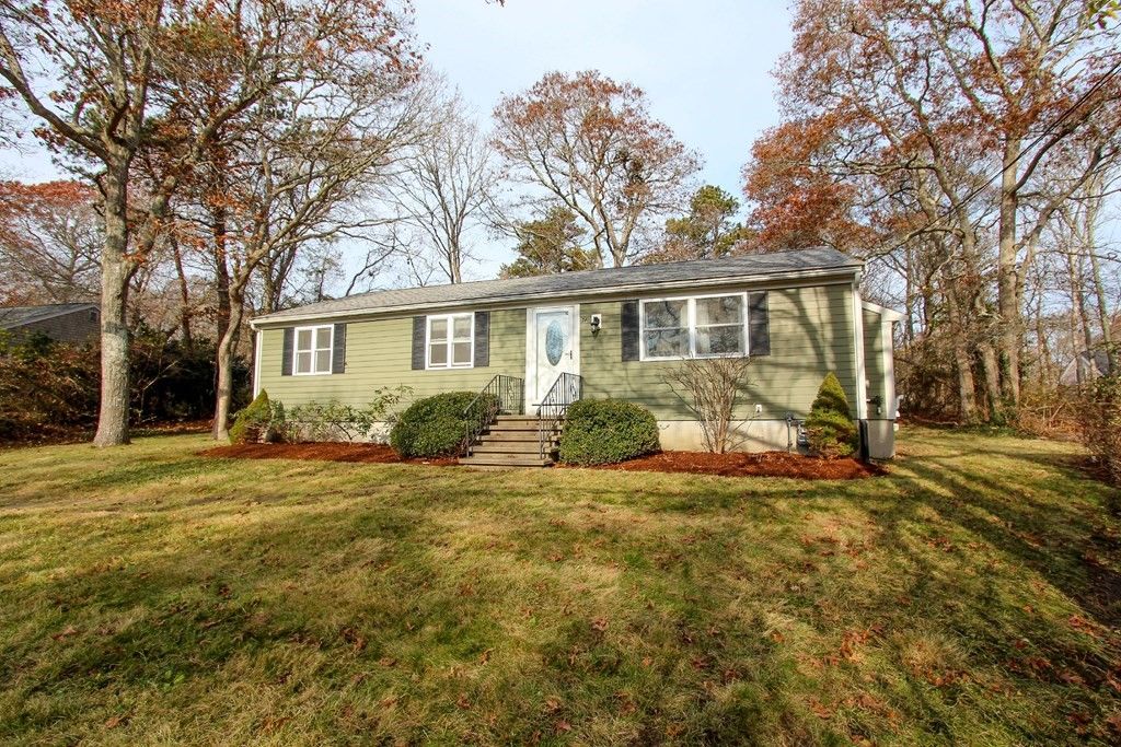 76 Connemara Cir, Barnstable, MA 02630