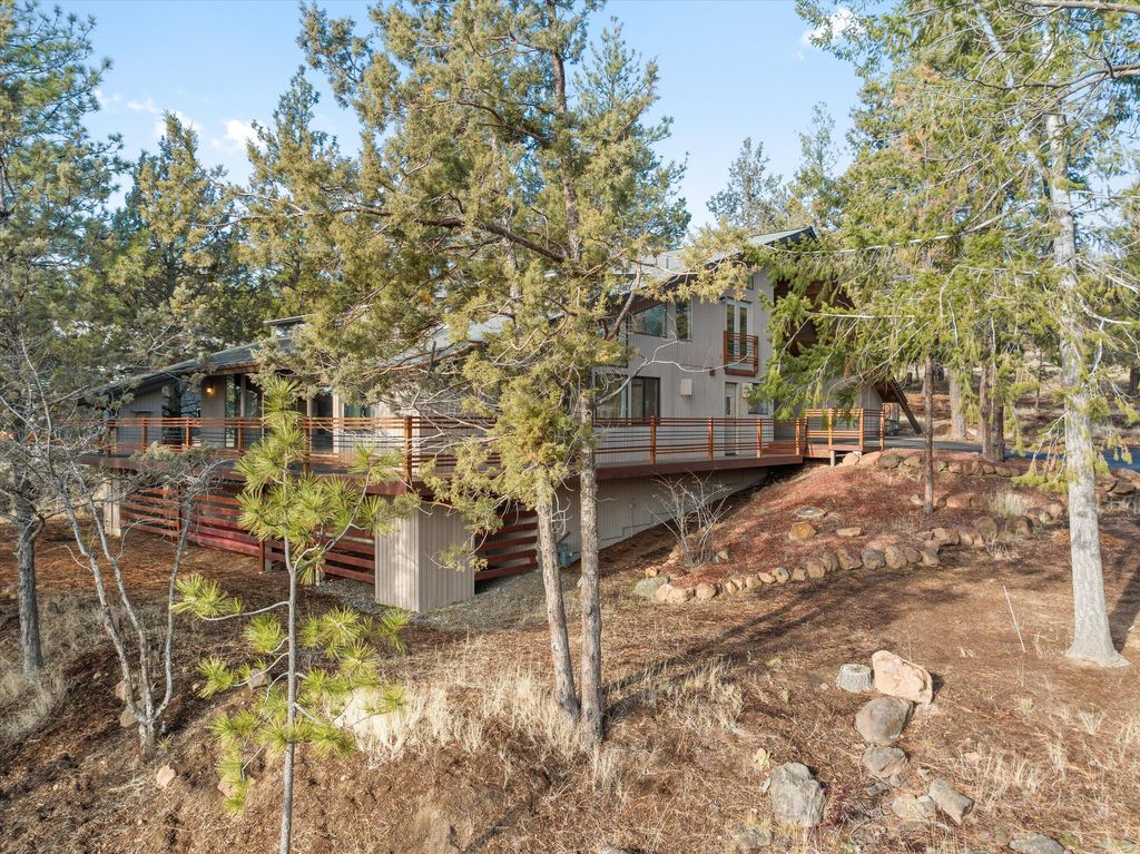 1860 NW Rimrock Dr, Bend, OR 97703