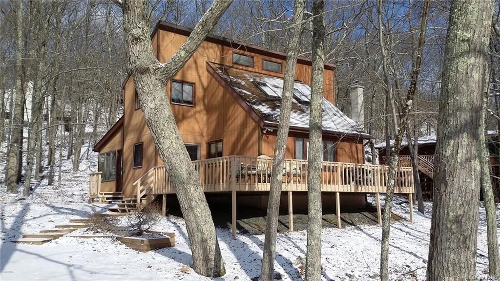 144 Lookout Drive, Lords Valley, PA 18428