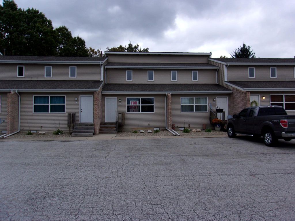 1242 Lake Charles Ave, Chesterton, IN 46304