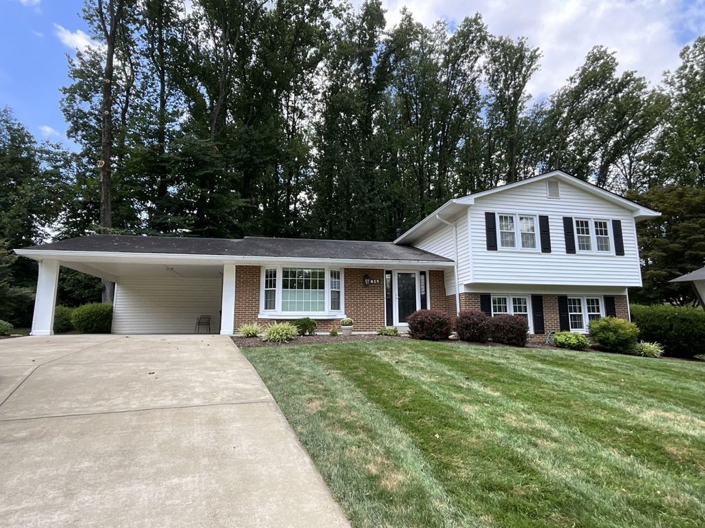 615 Kearney Ct SW, Vienna, VA 22180