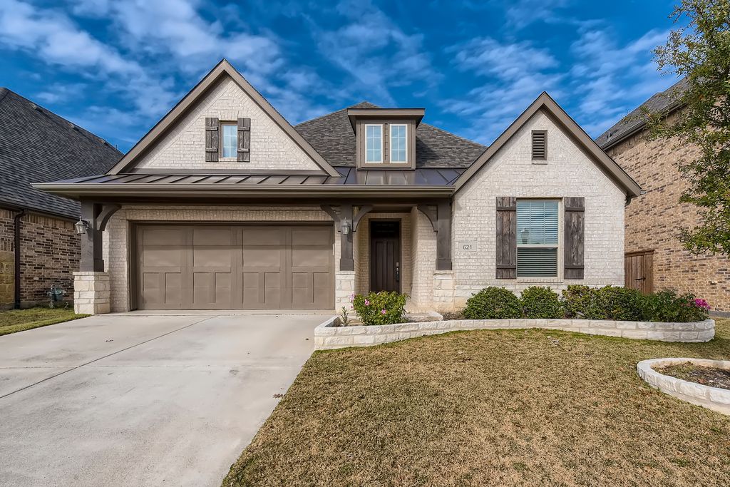 621 Bridgewater Rd, Fort Worth, TX 76131