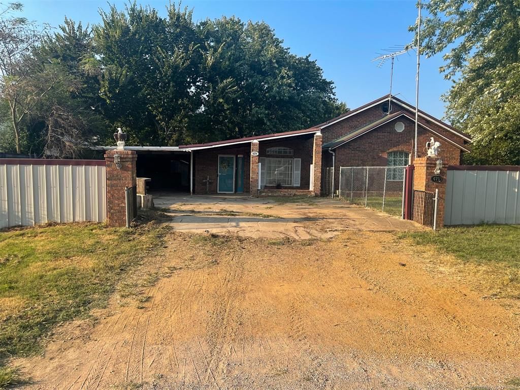 479 E Ripley St, Byars, OK 74831