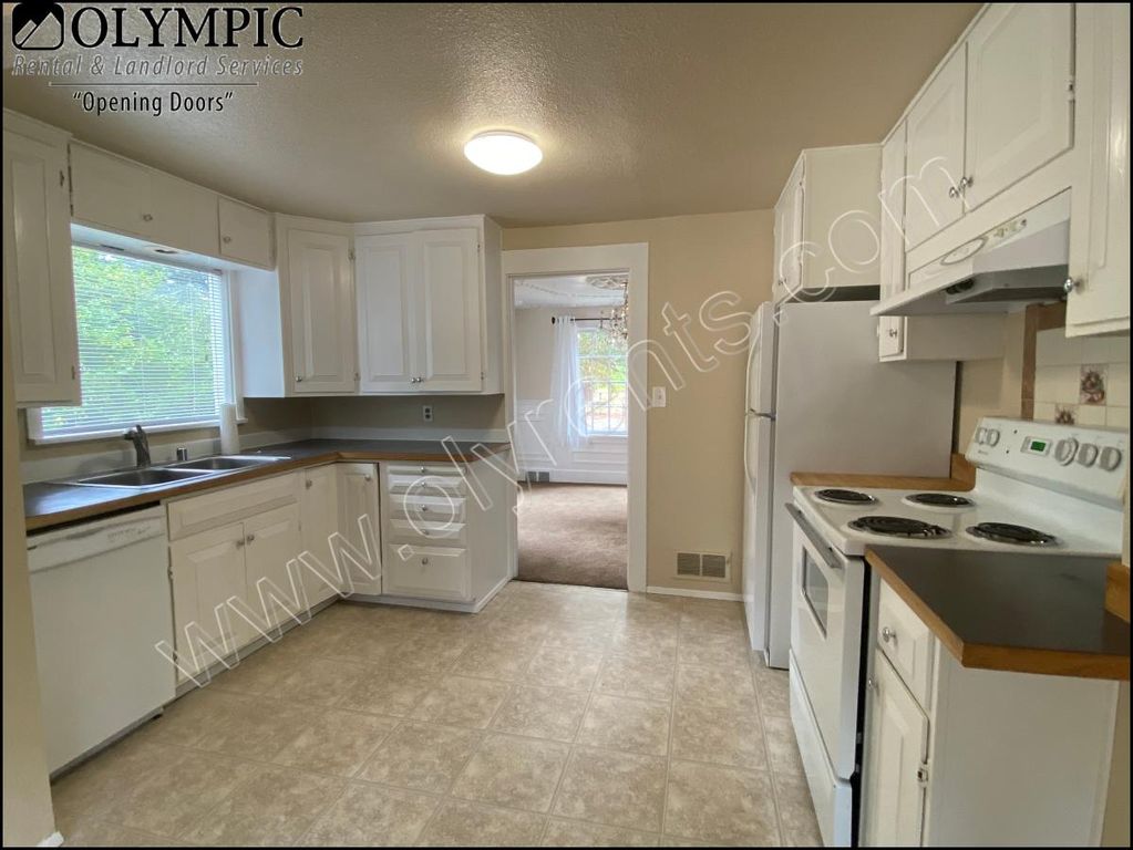11909 Interlaaken Dr SW #A, Lakewood, WA 98498
