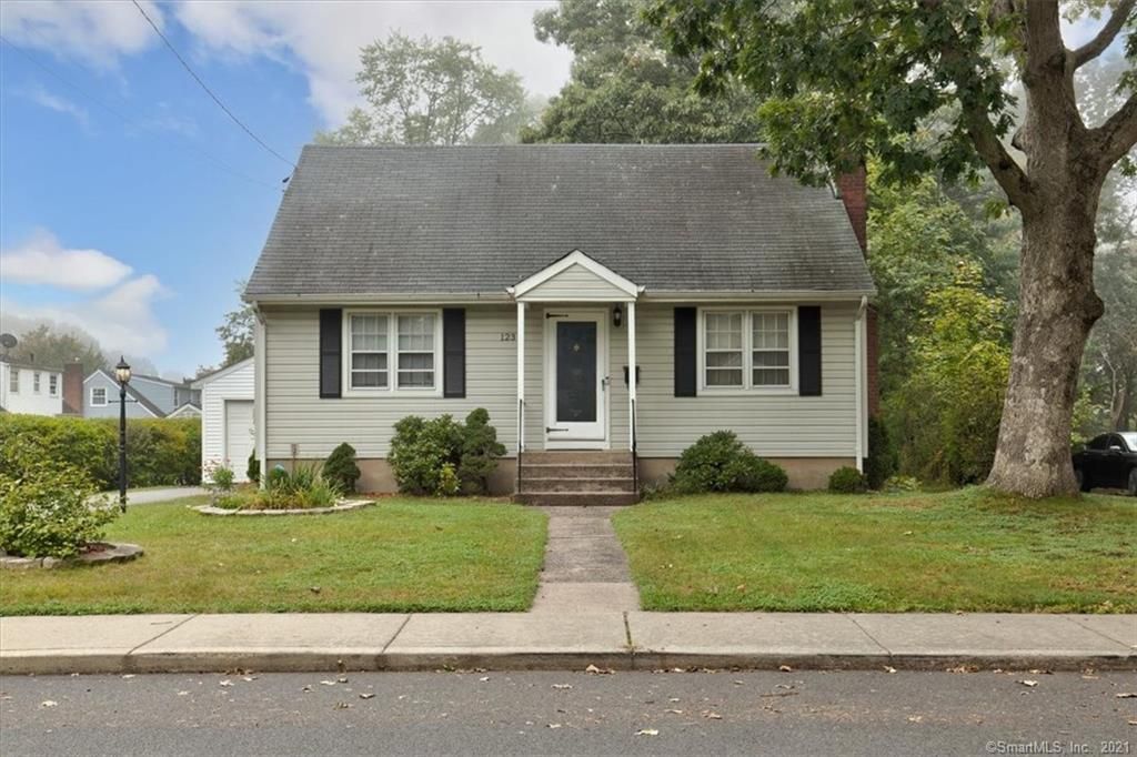 123 Bretton Rd, Manchester, CT 06042