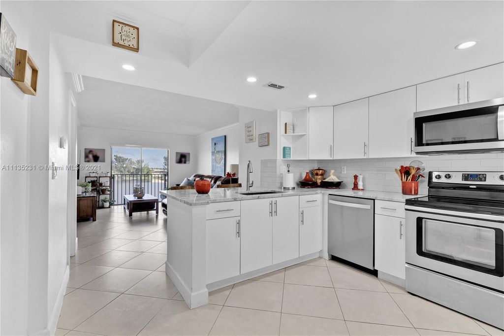 9911 W Okeechobee Rd 1 502 Hialeah Gardens Fl 33016 Trulia 9911 W Okeechobee Rd 1 502 Hialeah, Kitchen Cabinets Hialeah Gardens Florida