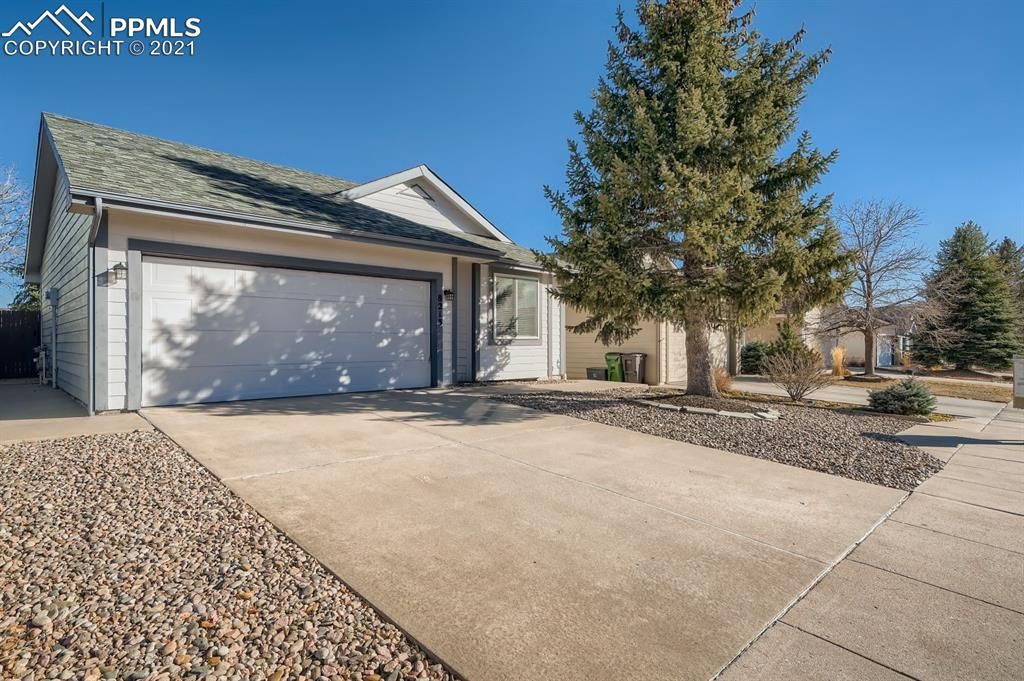 8213 Telegraph Dr, Colorado Springs, CO 80920
