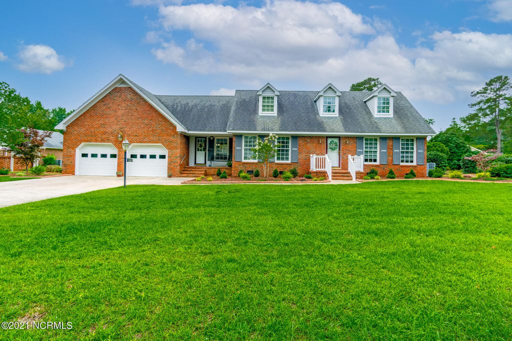 2902 Clayton St, Kinston, NC 28504