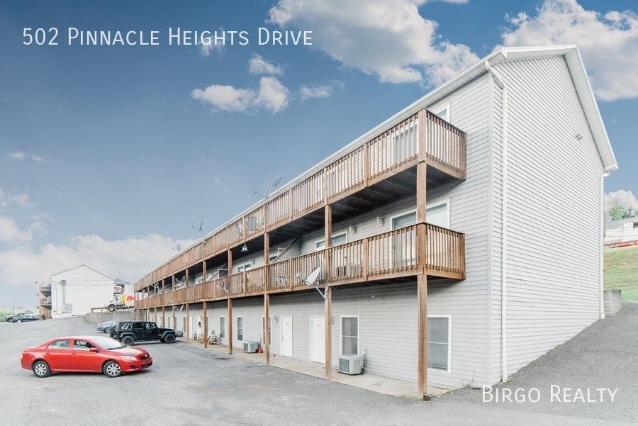 502 Pinnacle Heights Dr, Morgantown, WV 26505