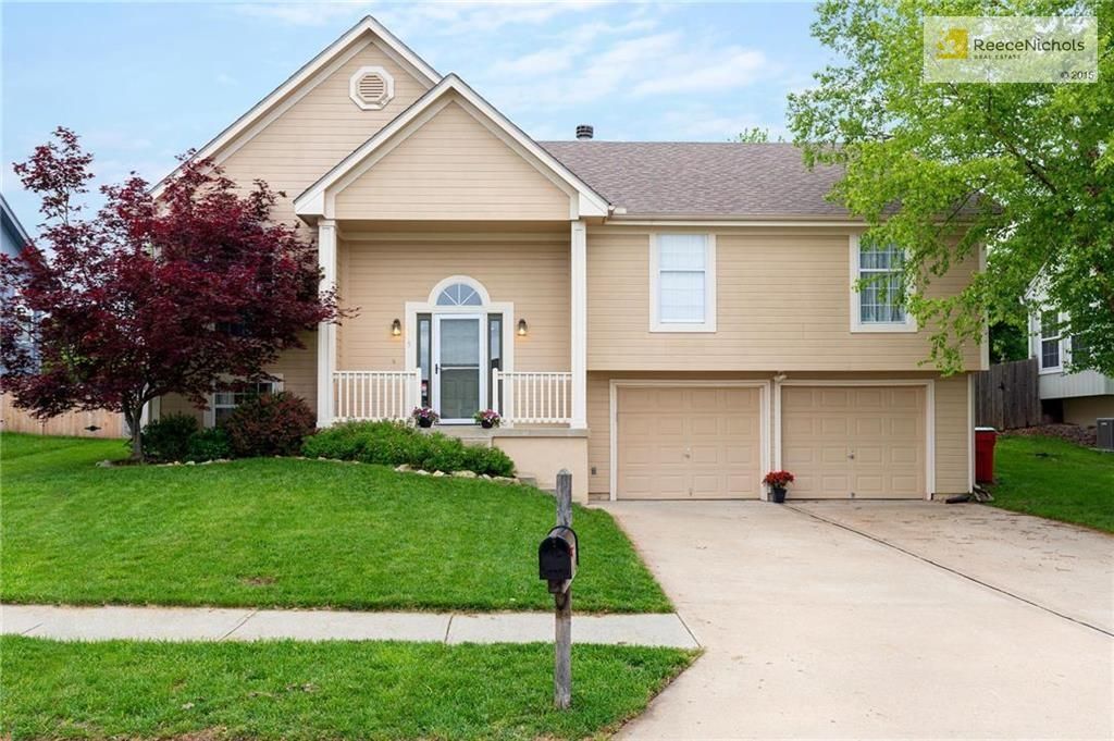 2315 NE Maybrook Dr, Blue Springs, MO 4 Bed, 3 Bath SingleFamily
