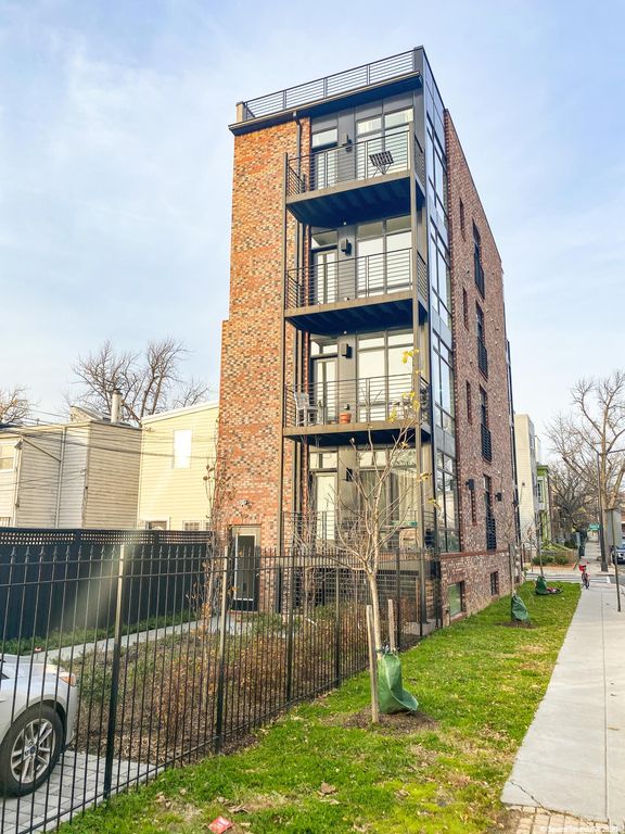1537 Gales St NE #B, Washington, DC 20002
