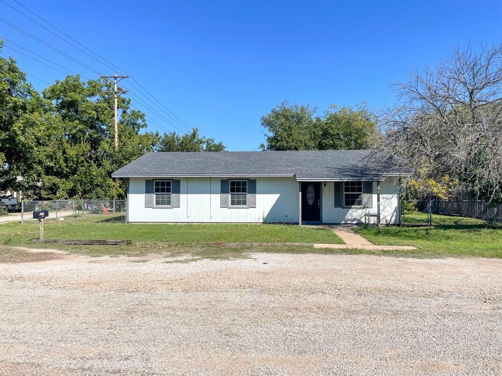 804 W 5th St, Brady, TX 76825