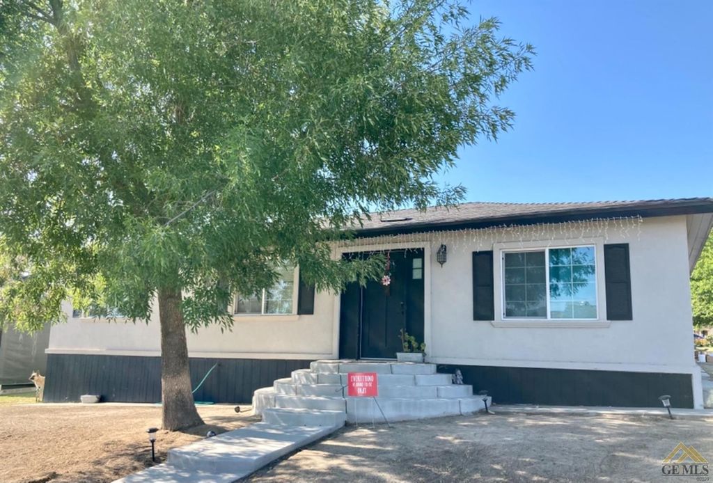 8 Cherry Ln, Taft, CA 93268