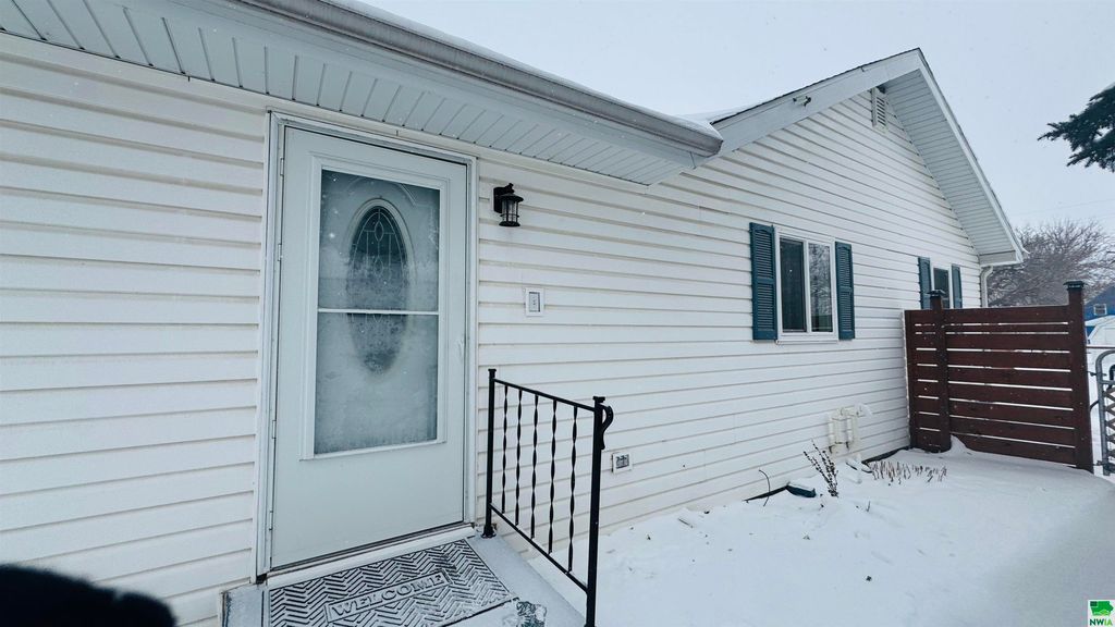 321 Salem St, Whiting, IA 51063