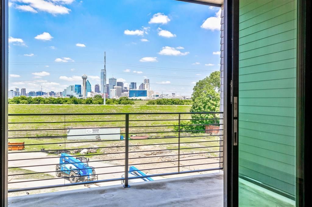 381 E Greenbriar Ln #1502, Dallas, TX 75203