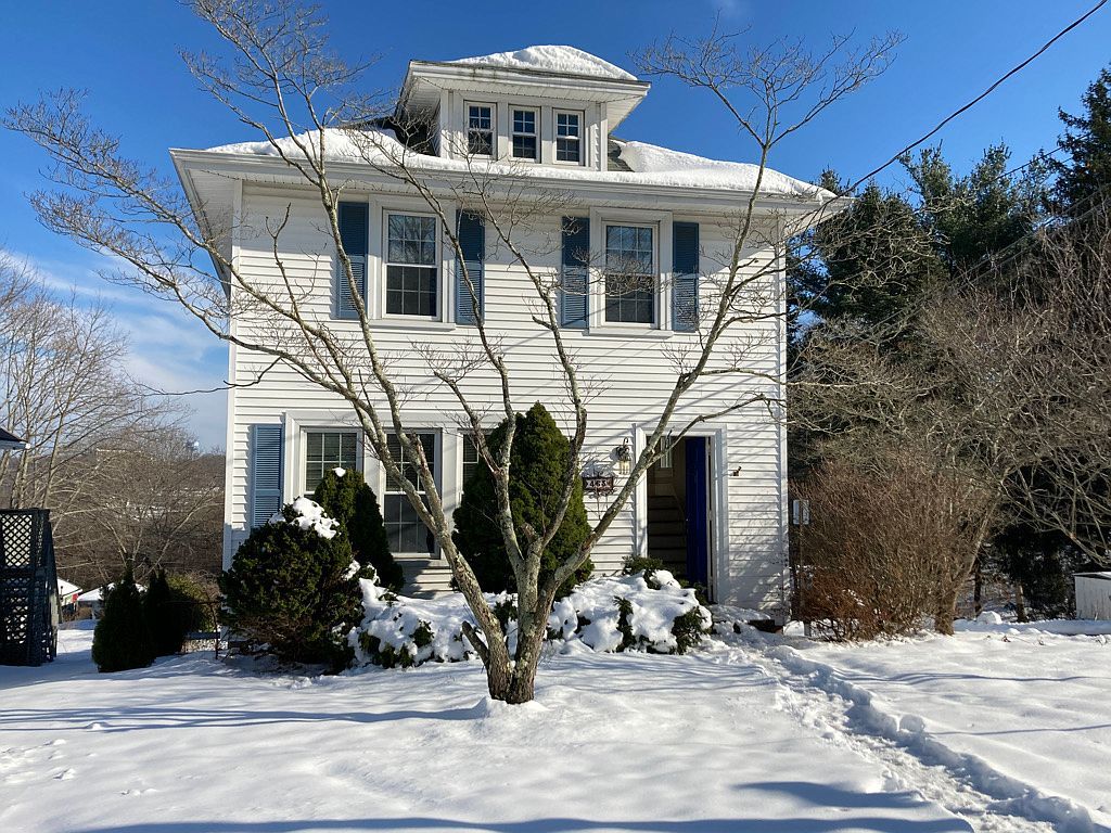 463 Mohegan Ave, Quaker Hill, CT 3 Bed, 2 Bath SingleFamily Home
