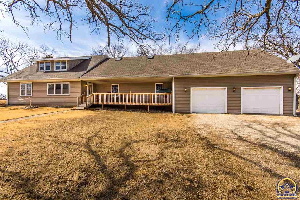 15067 Coyote Rd, Maple Hill, KS 6 Bed, 4 Bath SingleFamily Home 25