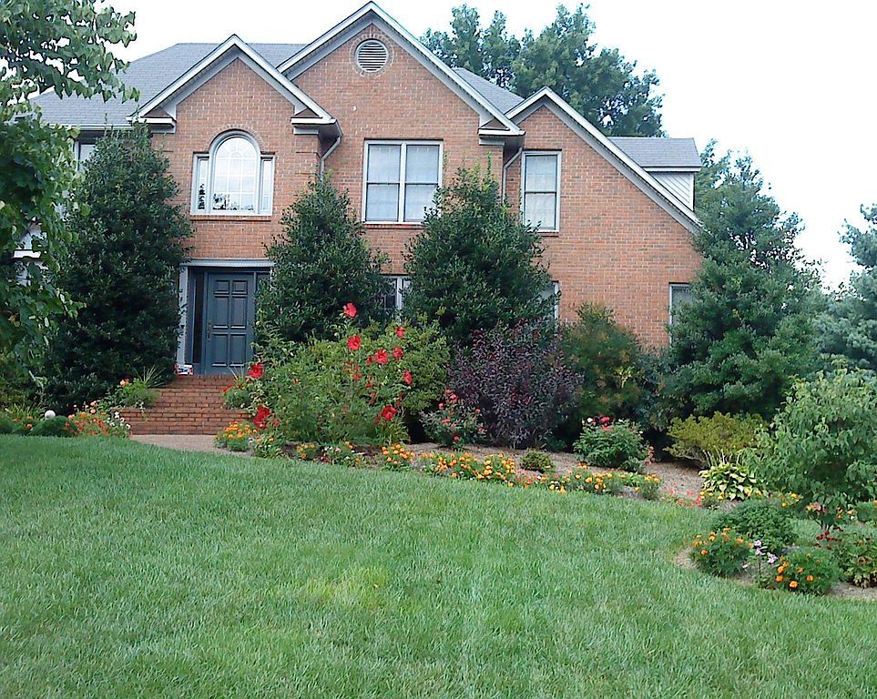 1726 Azalea Ct, Bowling Green, KY 42103