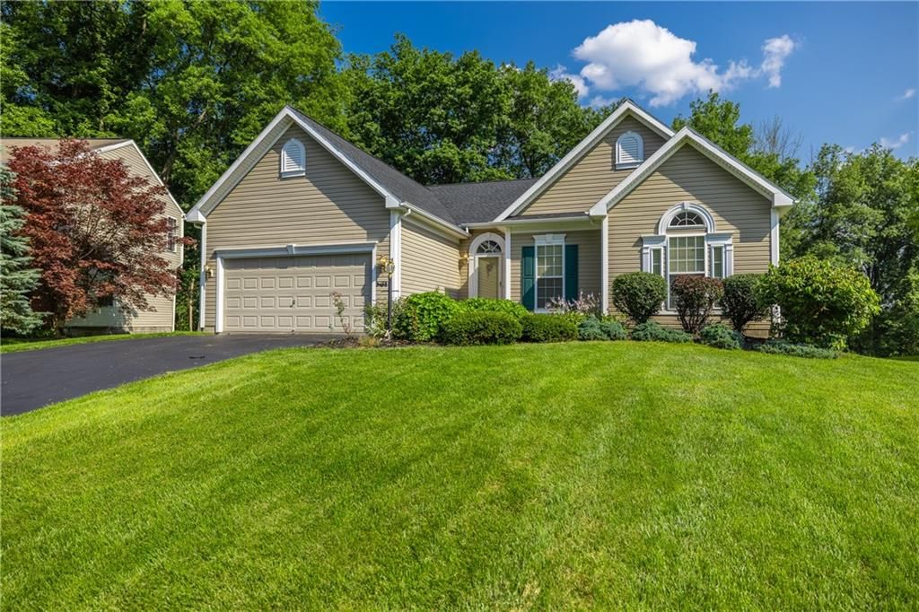 46 Enwright Dr, Fairport, NY 14450