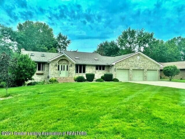 7139 Willow Woods Cir, Lansing, MI 48917