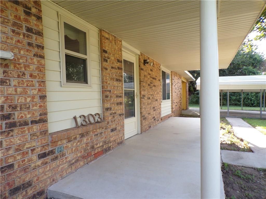 1303 E Lawrence St, Wynnewood, OK 73098