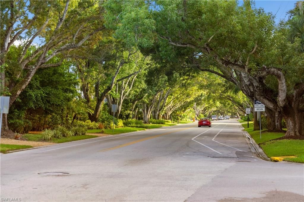1980 Gordon Dr, Naples, FL 34102