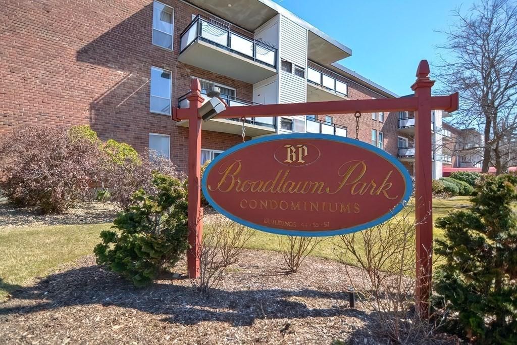 50-56 Broadlawn Park #304, Chestnut Hill, MA 02467